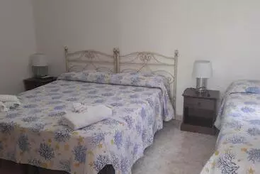 تختخواب و صبحانه La Caletta