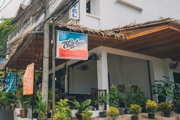Vibes Samui Hostel And Cafe