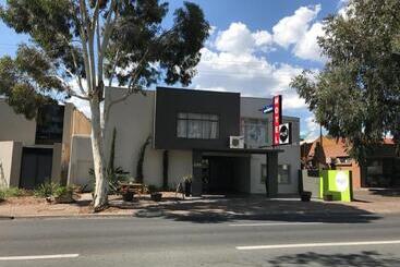Hello Adelaide Motel And Apartments