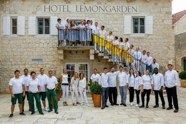 Hotelli Lemongarden  Adults Only