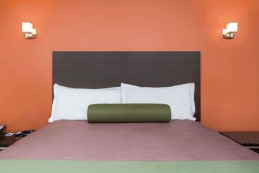 فندق Travelodge Inn & Suites By Wyndham Bell Los Angeles Area