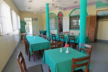 Жильё для туристов The Apartments At Jolly Castle