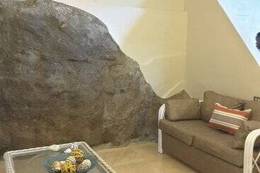 آپارتمانهای توریستها The Apartments At Jolly Castle