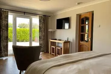 ベッドアンドブレックファースト The Garden Room At Amelia Cottage