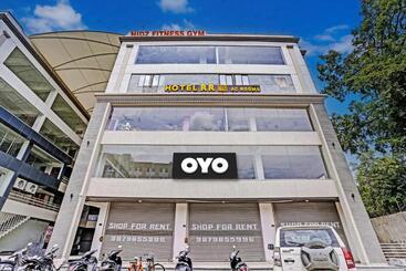 Oyo Flagship 81482 Hotel Rr