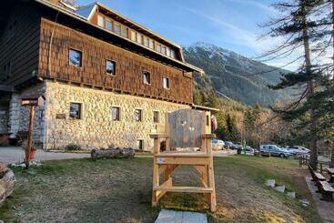 هاستل Valvasorjev Dom Pod Stolom