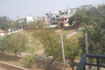 Dev Hotel Mansarovar