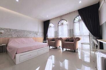 Pensió Pphouse Boutique House Phuket Town