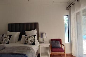 פנסיון S & S Village Guest House