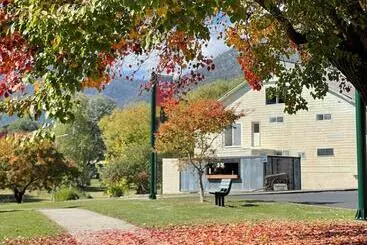 Hotelli Talbingo Lodge   Selwyn Accommodation