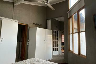 민박 Terrace House Rivonia