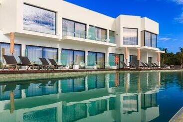 هتل Enigma Nature & Water