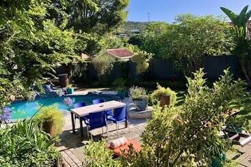 پانسیون Pelican Lodge Guesthouse