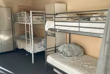 Pemberton Hostel Note Go To Gloucester Motel Reception For Check In Backpackers 88 Days Farm W