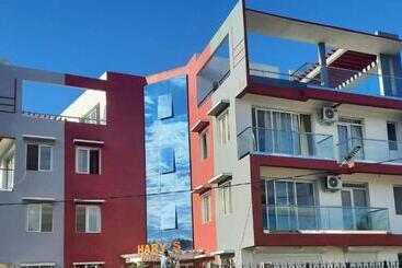 هتل آپارتمان Hary S Apart