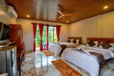 فندق La Station Resort Vagator