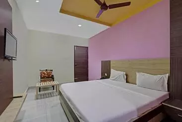 Spot On 43123 Hotel Ss Park