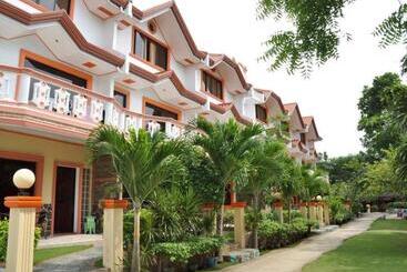 Lomakeskus Datag Cordova Home Village