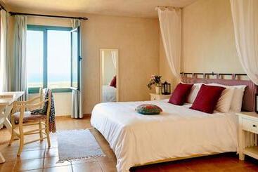 מלון דירות Village Heights Resort