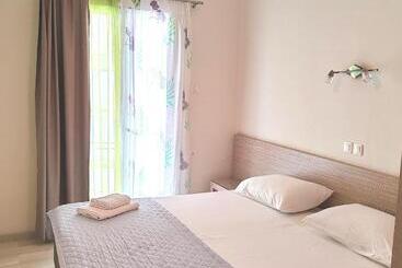 Angelica Studios And Apartments