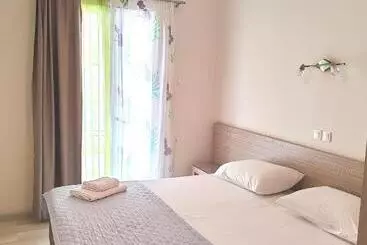 Angelica Studios And Apartments