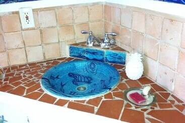 آپارتمان Galley Bay Cottages