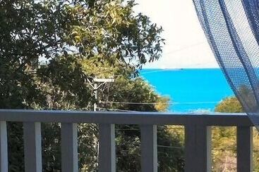 آپارتمان Galley Bay Cottages