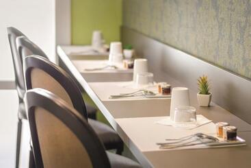 Отель Appart City Collection Nîmes Arènes