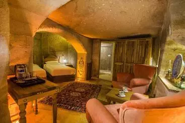 Caldera Cave Hotel & Restaurant
