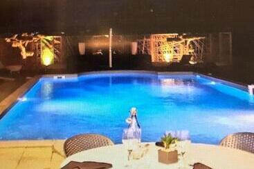 ホテル Sous Les Pins