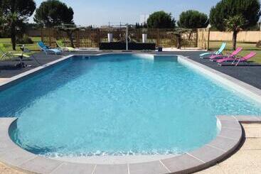 فندق Sous Les Pins