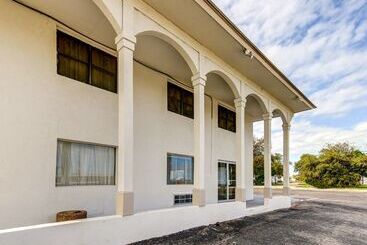 Motel 6 Waco   Lacy Lakeview