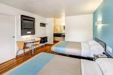 Motel 6 Waco   Lacy Lakeview
