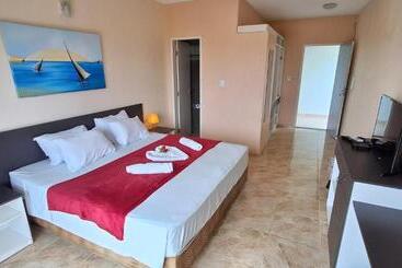 בית מלון כפרי Dama Business Center