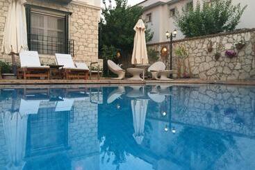 ベッドアンドブレックファースト Boreas Butik Hotel   Adults Only