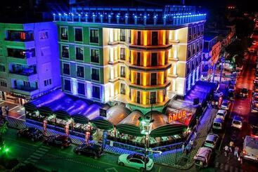 Hotel Omur