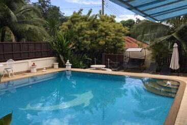 ベッドアンドブレックファースト Phuket Gay Homestay