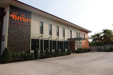 Hotel Juntima Place At Amphawa