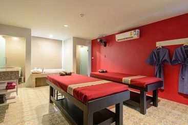 هتل Recenta Phuket Suanluang