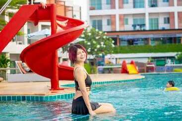 酒店 Saint Tropez Beach