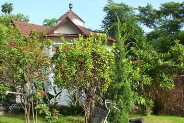 Hotel The Happiness Resort