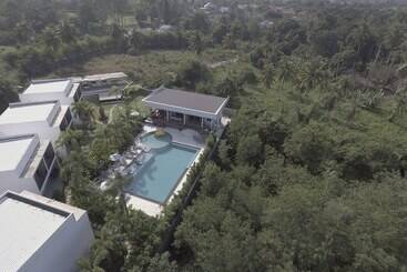 آپارتمان‌های توریست‌ها The Serenity Resort Private Villa