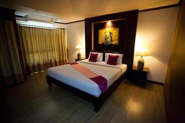 בית מלון כפרי Chour Palace