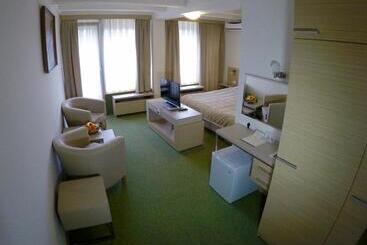 هتل Medical And Spa Centre Merkur