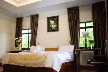 Hotel Yenjit Resort