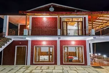 هتل Treebo Om Villa With Mountain View