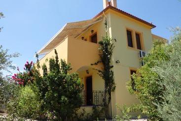 شقق خاصة سياحية Elaionas Studios