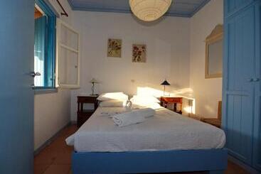 آپارتمانهای توریستها Limani Cottage