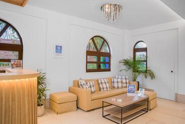 Paradise Hotel Apartments