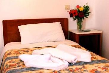 Pension (Hôtel basse catégorie) Eleni Rooms